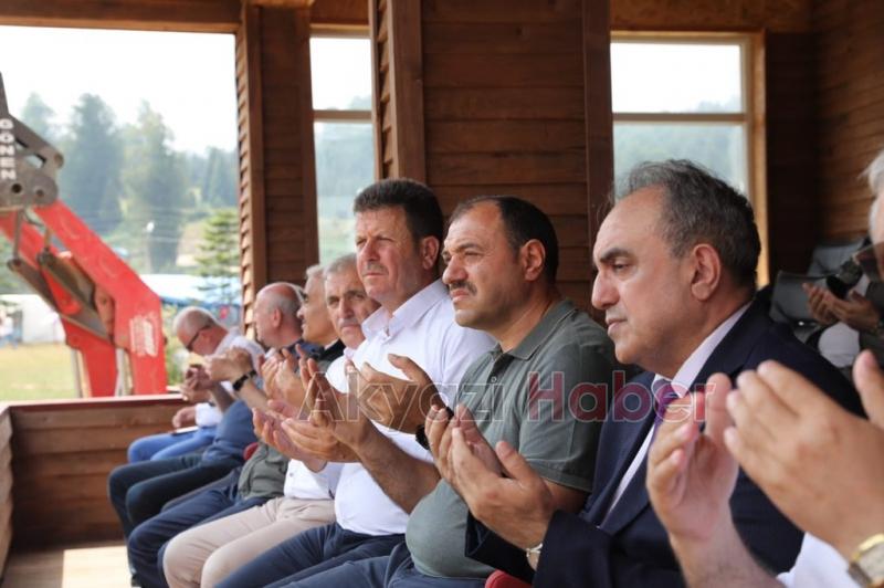 Vali kaldırım Acelle Yayla Şenliği'ne katıldı