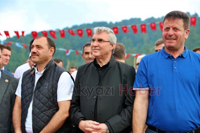 Protokol Acelle'de horon oynadı