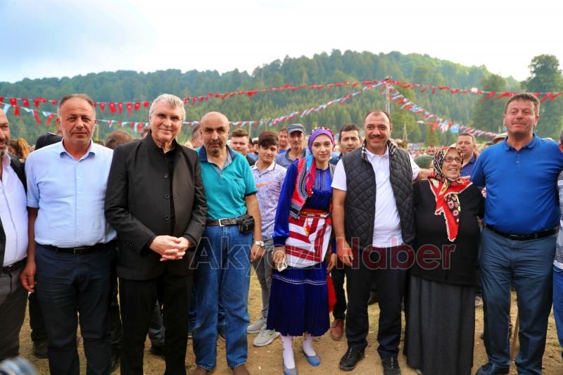 Protokol Acelle'de horon oynadı