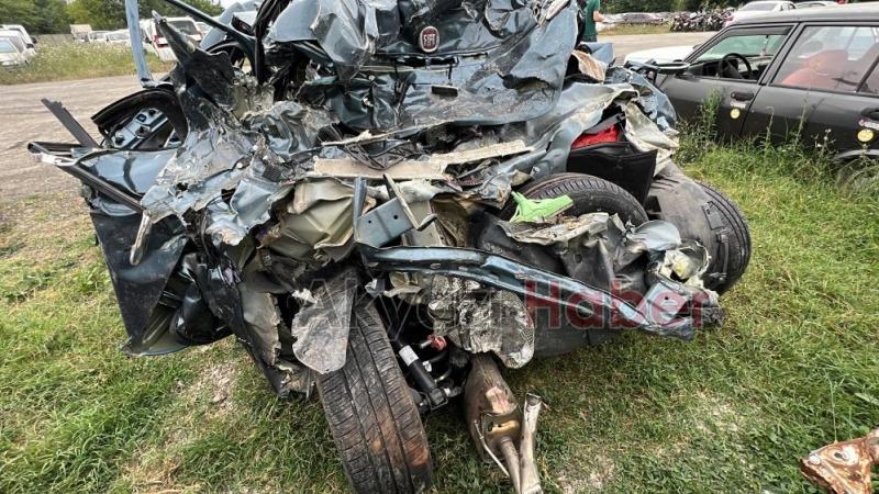 Tırın biçtiği otomobilde ölen 3 kişinin cenazeleri İstanbul’a gönderildi