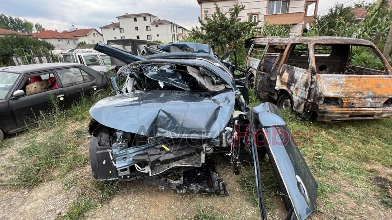 Tırın biçtiği otomobilde ölen 3 kişinin cenazeleri İstanbul’a gönderildi
