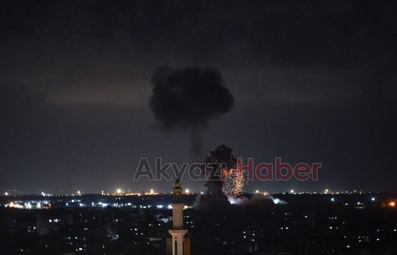 İsrail, abluka altındaki Gazze Şeridi'ni bombaladı