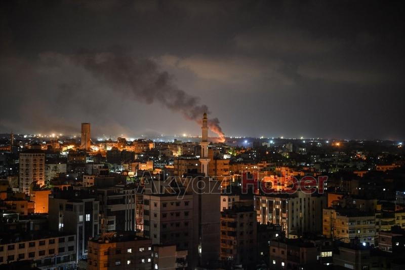 İsrail, abluka altındaki Gazze Şeridi'ni bombaladı