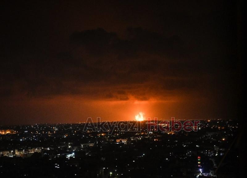 İsrail, abluka altındaki Gazze Şeridi'ni bombaladı