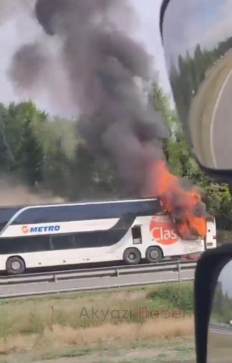 74 yolcusu olan çift katlı otobüs alev alev yandı