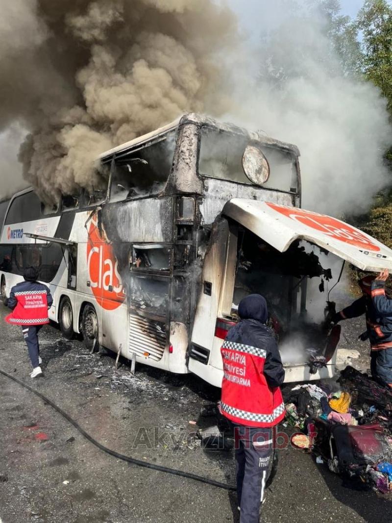 74 yolcusu olan çift katlı otobüs alev alev yandı