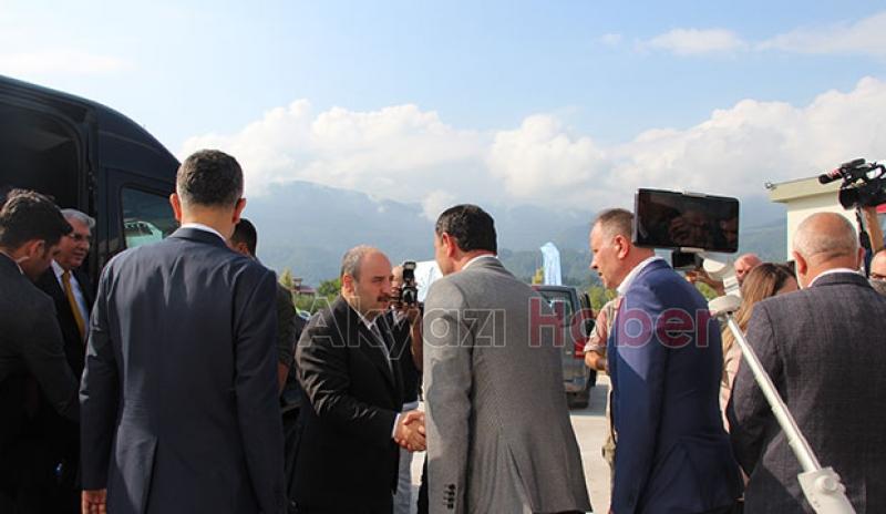  Bakan Varank Akyazı'da domates hasadı yaptı