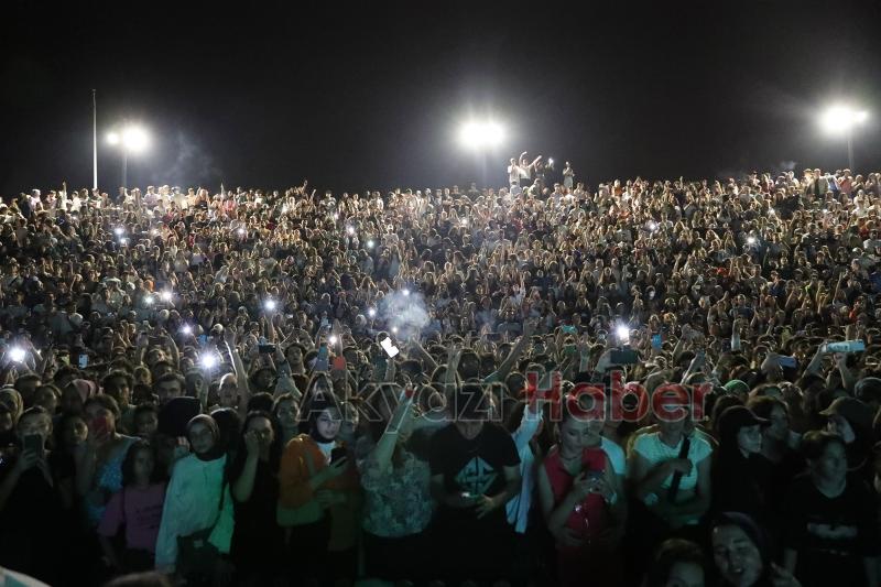 Kolpa konserine rekor katılım