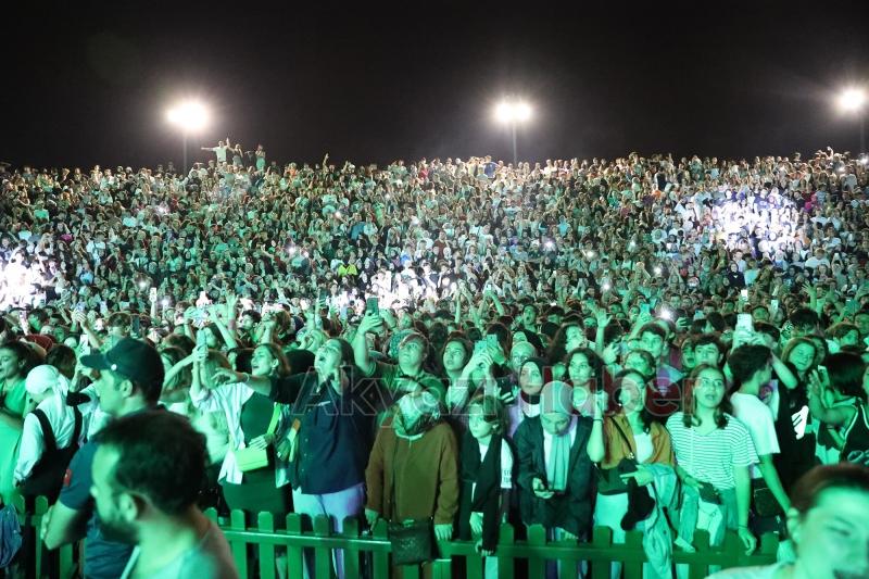Kolpa konserine rekor katılım