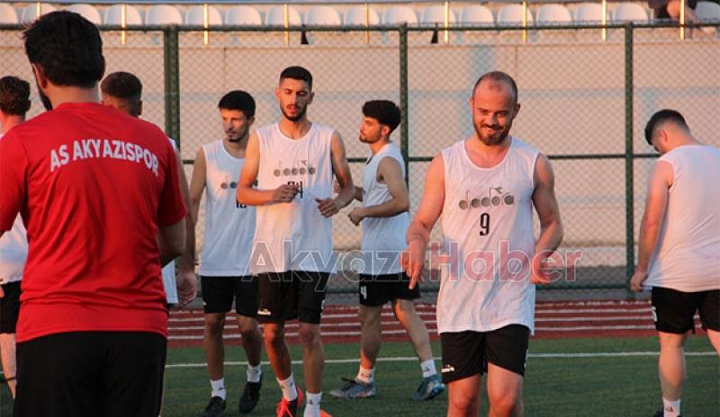 As Akyazıspor top başı yaptı