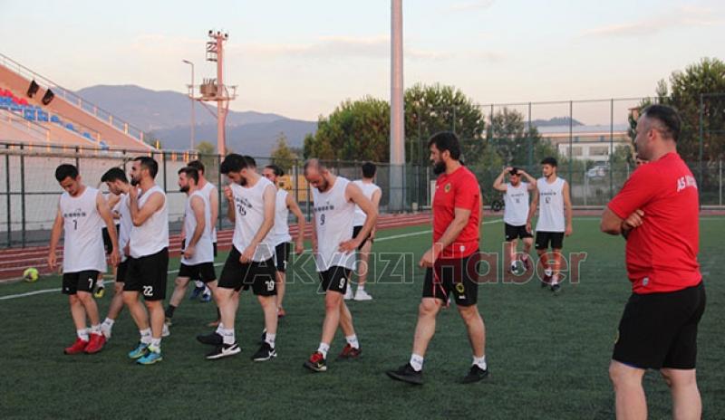 As Akyazıspor top başı yaptı