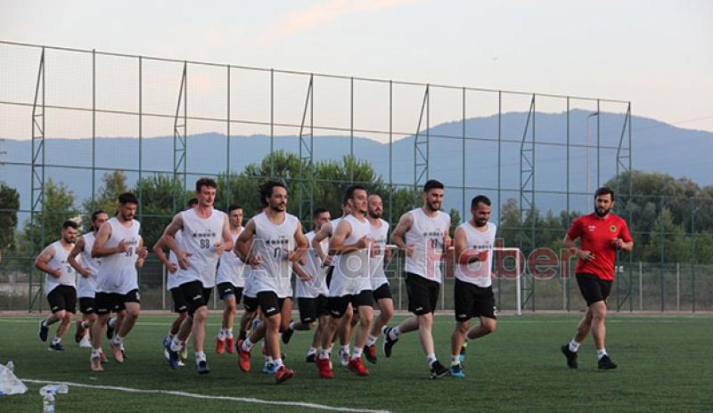 As Akyazıspor top başı yaptı