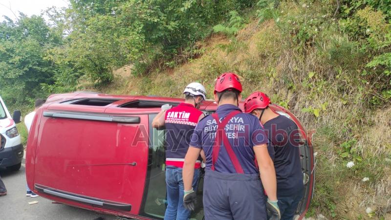 Kontrolden çıkan otomobil yan yattı: 3 yaralı
