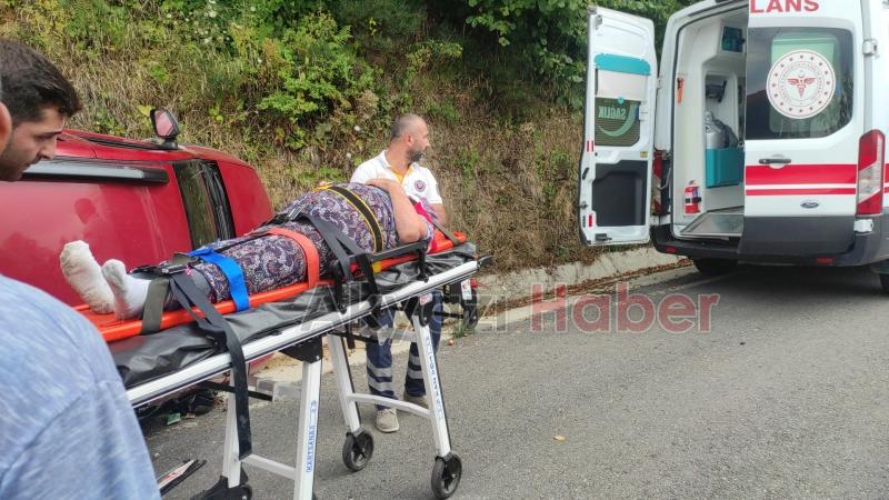 Kontrolden çıkan otomobil yan yattı: 3 yaralı