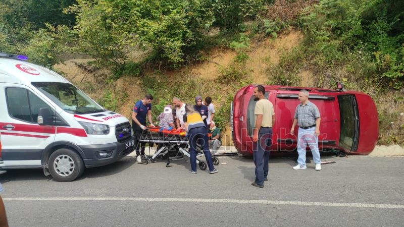 Kontrolden çıkan otomobil yan yattı: 3 yaralı