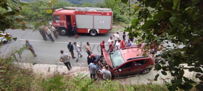 Kontrolden çıkan otomobil yan yattı: 3 yaralı