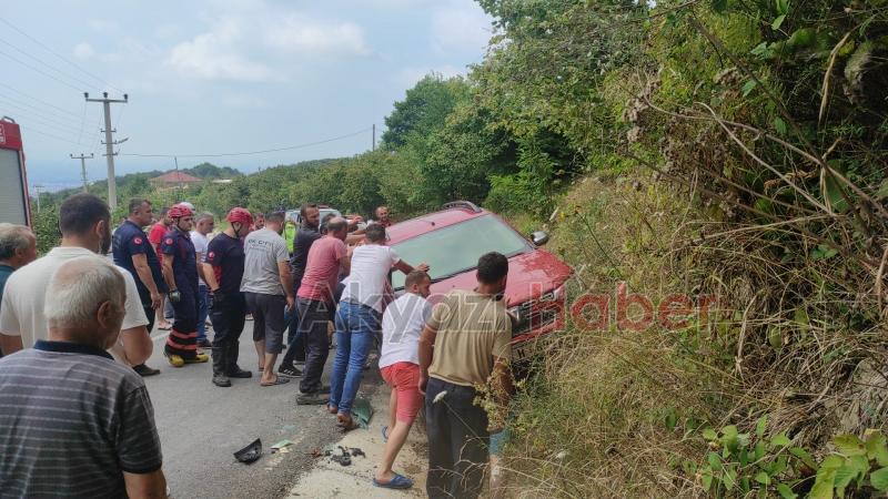 Kontrolden çıkan otomobil yan yattı: 3 yaralı