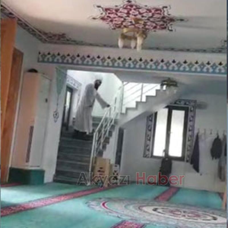 İmam camide çocuklarla saklambaç oynadı