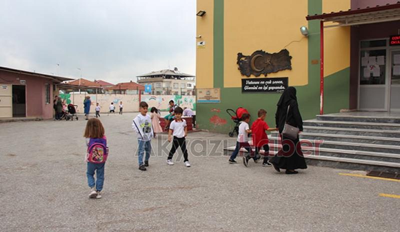 İlk ders zili çaldı: Minikler okulla tanıştı