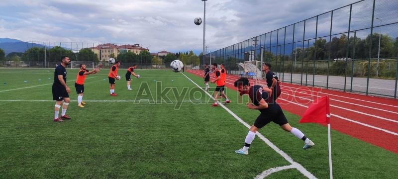 As Akyazıspor hazırlık maçında Düzce Derelerspor'u 6-1 mağlup etti