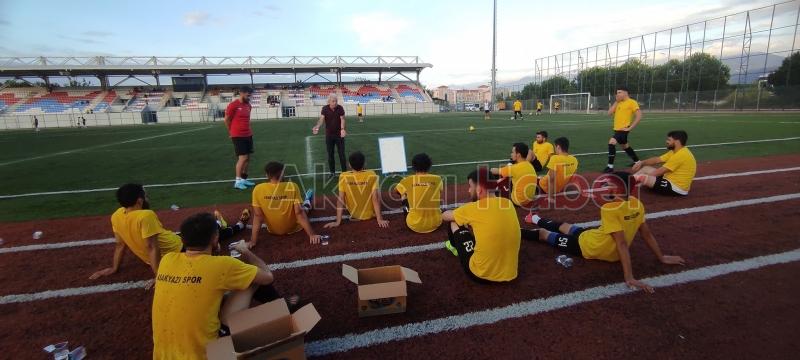 As Akyazıspor hazırlık maçında Düzce Derelerspor'u 6-1 mağlup etti