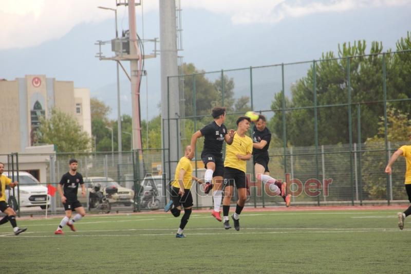 As Akyazıspor hazırlık maçında Düzce Derelerspor'u 6-1 mağlup etti