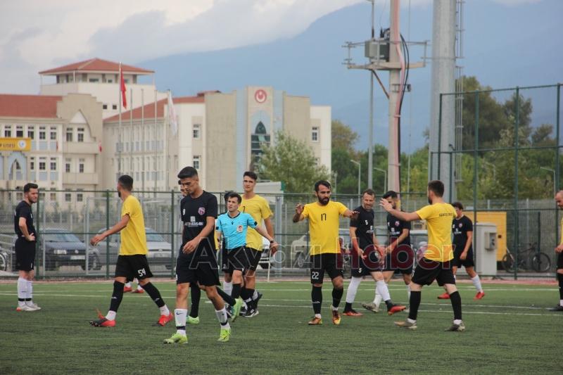 As Akyazıspor hazırlık maçında Düzce Derelerspor'u 6-1 mağlup etti