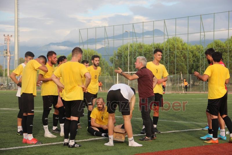 As Akyazıspor hazırlık maçında Düzce Derelerspor'u 6-1 mağlup etti