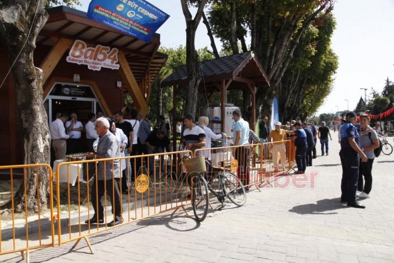 Büyükşehir’in ücretsiz bal ve süt geleneği yeniden başladı