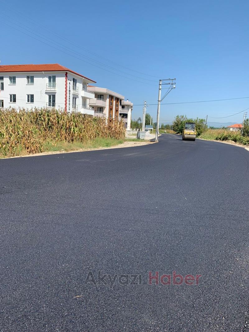 Büyükşehir Akyazı'da iki mahalleyi asfalta kavuşturdu