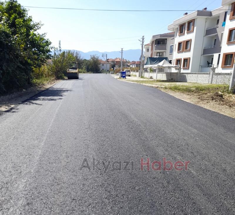 Büyükşehir Akyazı'da iki mahalleyi asfalta kavuşturdu