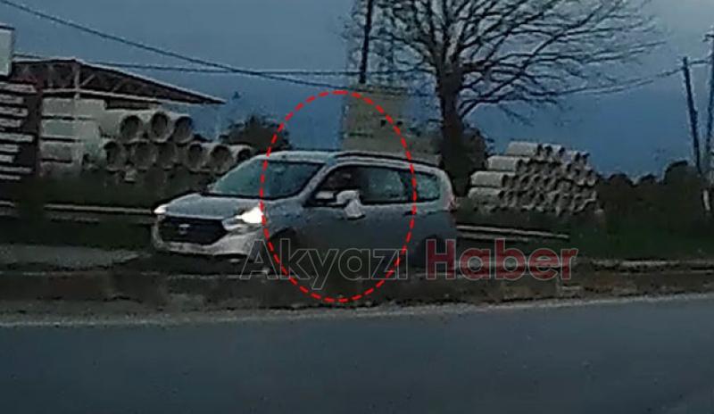 Çöp dolu poşeti yola atarken görüntülendi