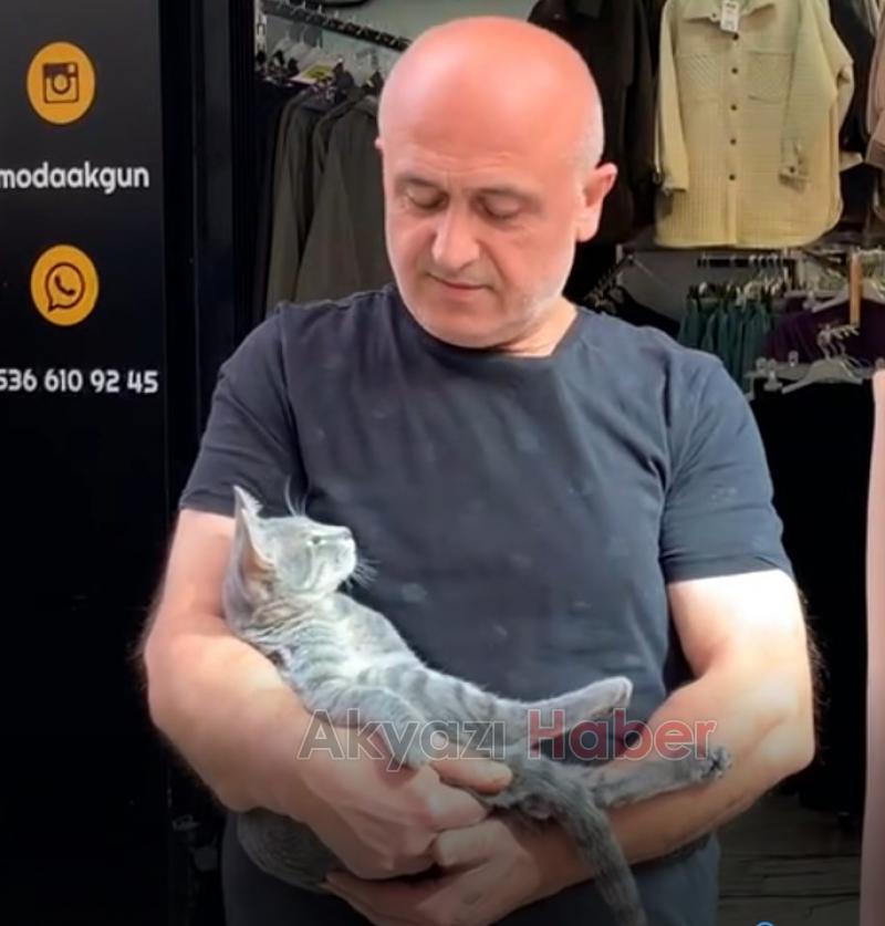 Kedi mağazadaki elbiseyi götürdü