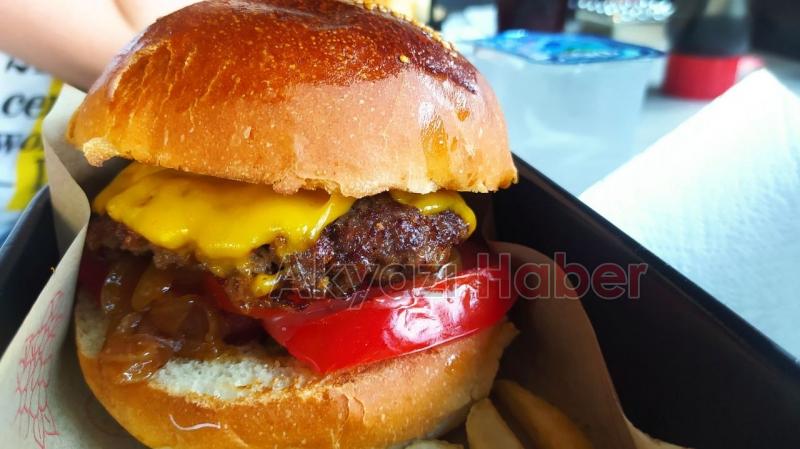 Tır Burger Akyazı'da Hizmete Başladı