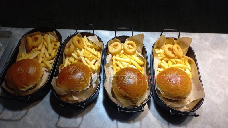 Tır Burger Akyazı'da Hizmete Başladı