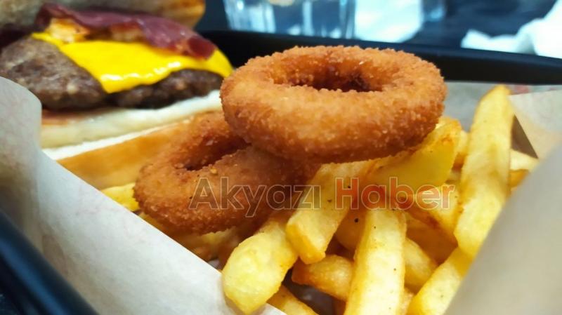 Tır Burger Akyazı'da Hizmete Başladı