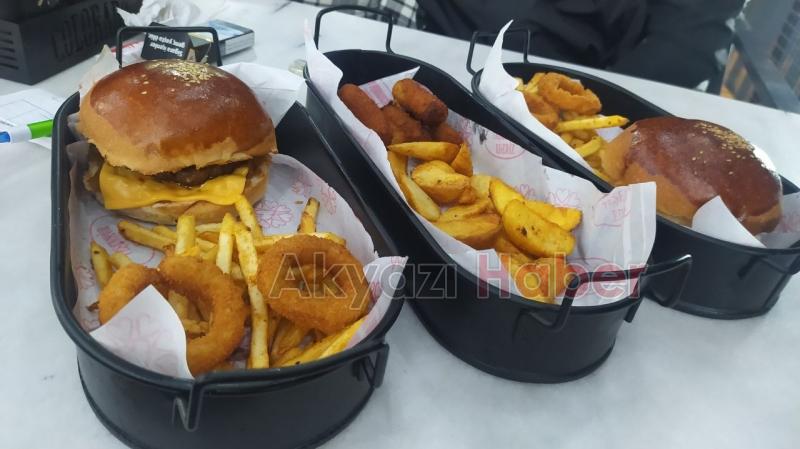Tır Burger Akyazı'da Hizmete Başladı