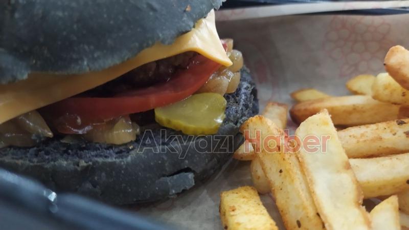 Tır Burger Akyazı'da Hizmete Başladı