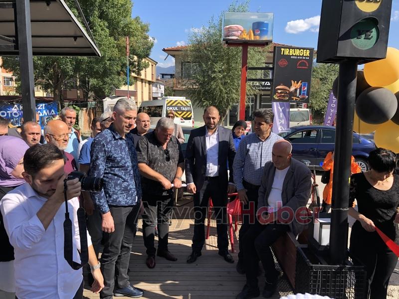 Tır Burger Akyazı'da Hizmete Başladı