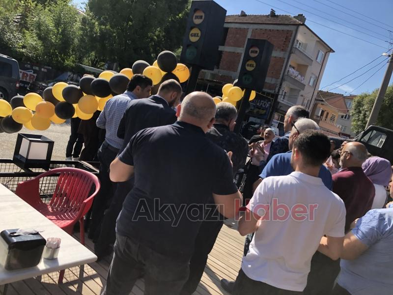 Tır Burger Akyazı'da Hizmete Başladı