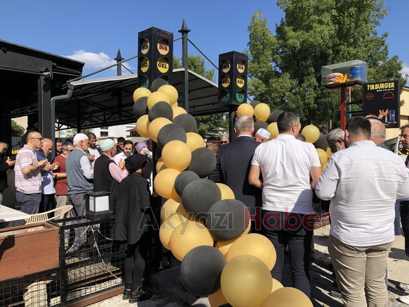 Tır Burger Akyazı'da Hizmete Başladı