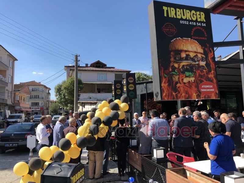 Tır Burger Akyazı'da Hizmete Başladı