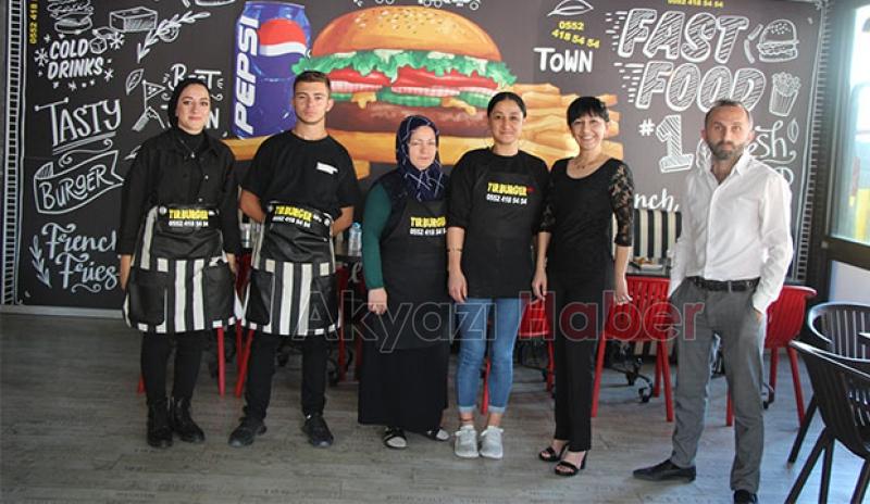 Tır Burger Akyazı'da Hizmete Başladı