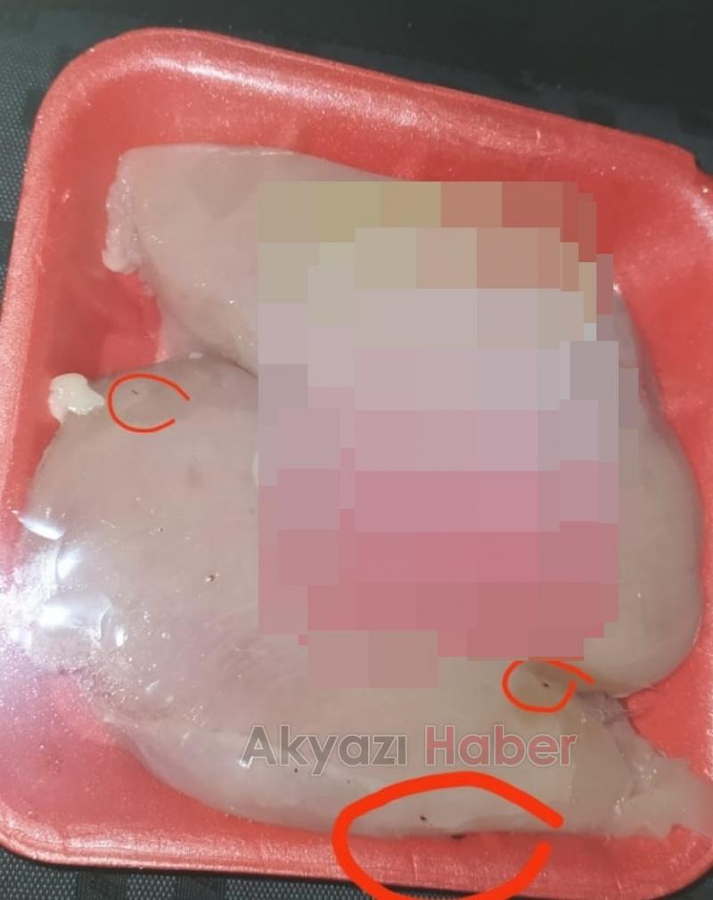 Satın aldığı tavuktan kurtlar çıktı