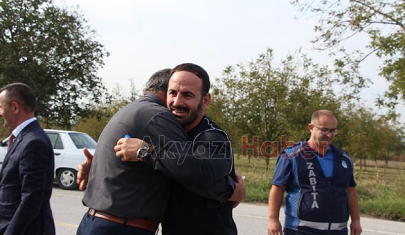 Abdulhamit Altun Akyazı 'da büyük bir coşku ile karşılanandı