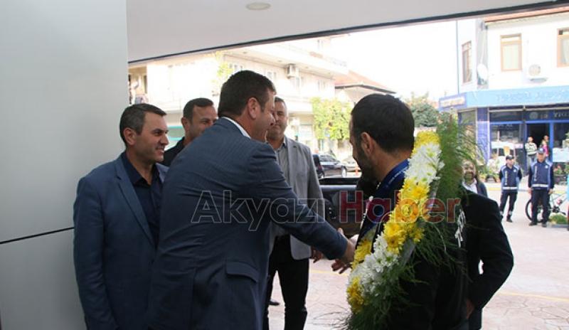 Abdulhamit Altun Akyazı 'da büyük bir coşku ile karşılanandı