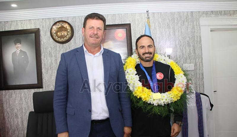 Abdulhamit Altun Akyazı 'da büyük bir coşku ile karşılanandı