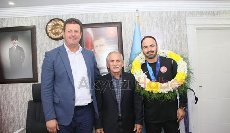 Abdulhamit Altun Akyazı 'da büyük bir coşku ile karşılanandı