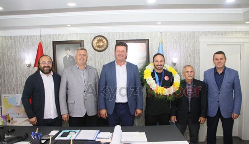 Abdulhamit Altun Akyazı 'da büyük bir coşku ile karşılanandı