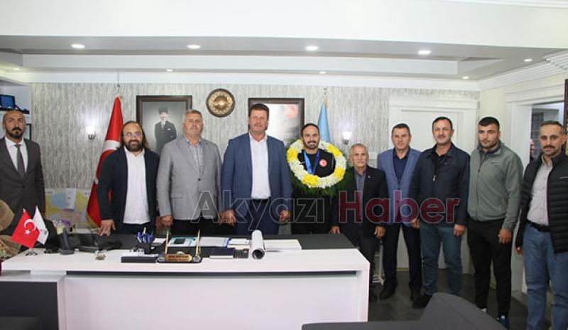 Abdulhamit Altun Akyazı 'da büyük bir coşku ile karşılanandı